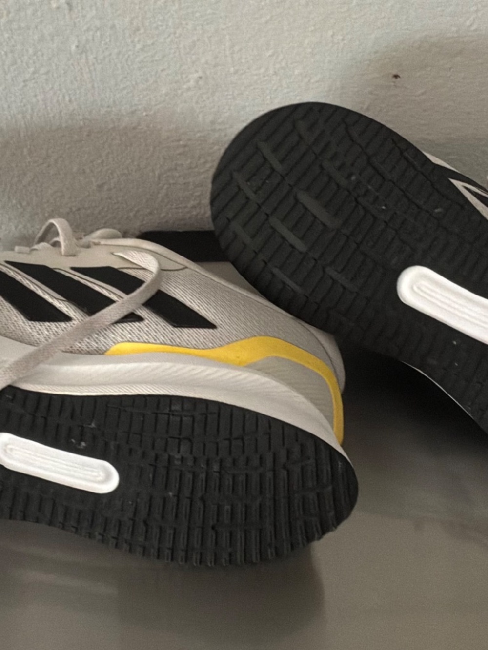 Tennis shoes - Picture 2 of 2